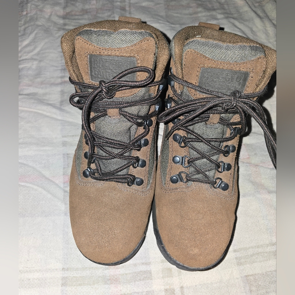 Rugged Outback Size 8 Hiking Boots, Good Condition